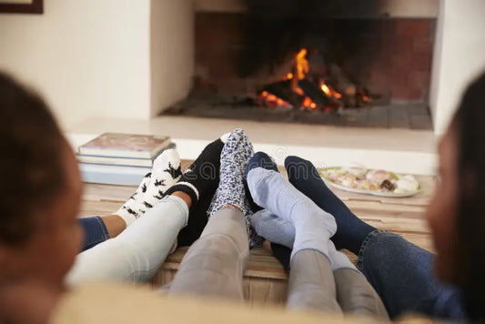 Chaussons en fourrure vs chaussons en laine : le comparatif